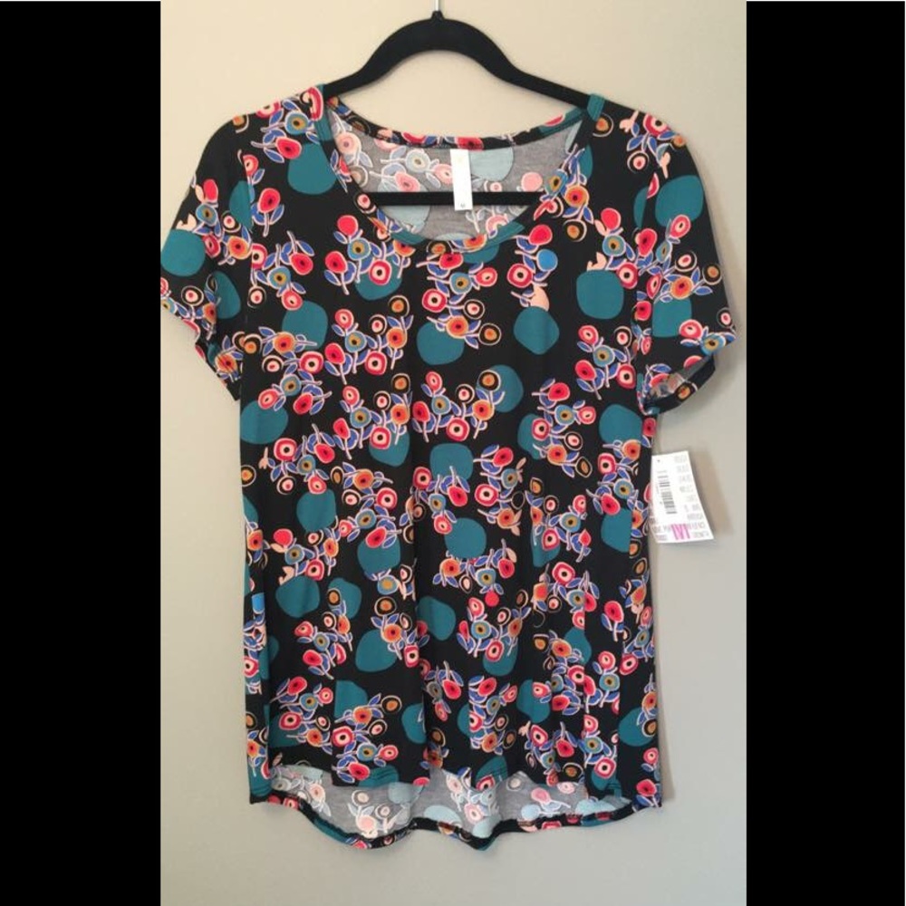 MEDIUM LULAROE CLASSIC T
